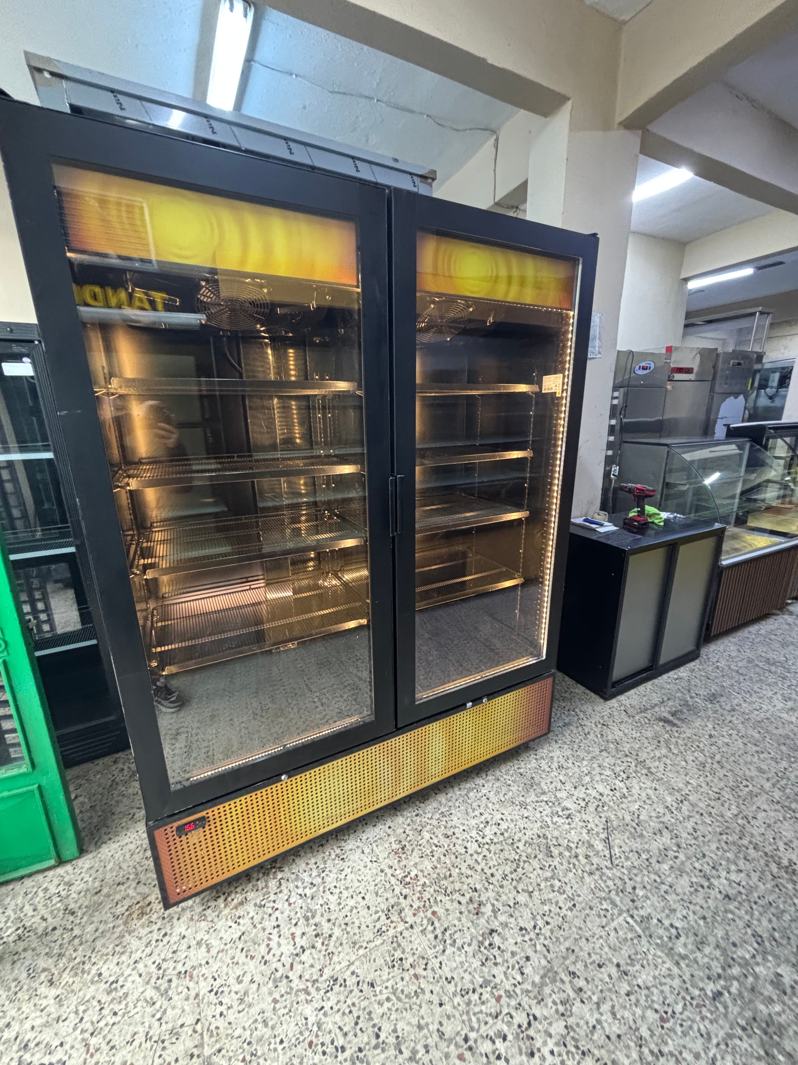 Şenocak Meşrubat Dolabı 160/70/210 9