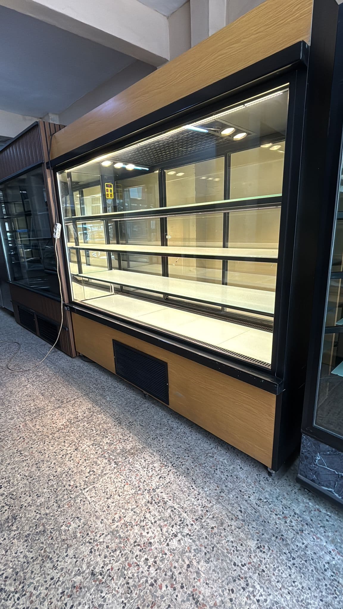 220/70/135 PASTA DOLABI İKİNCİ EL