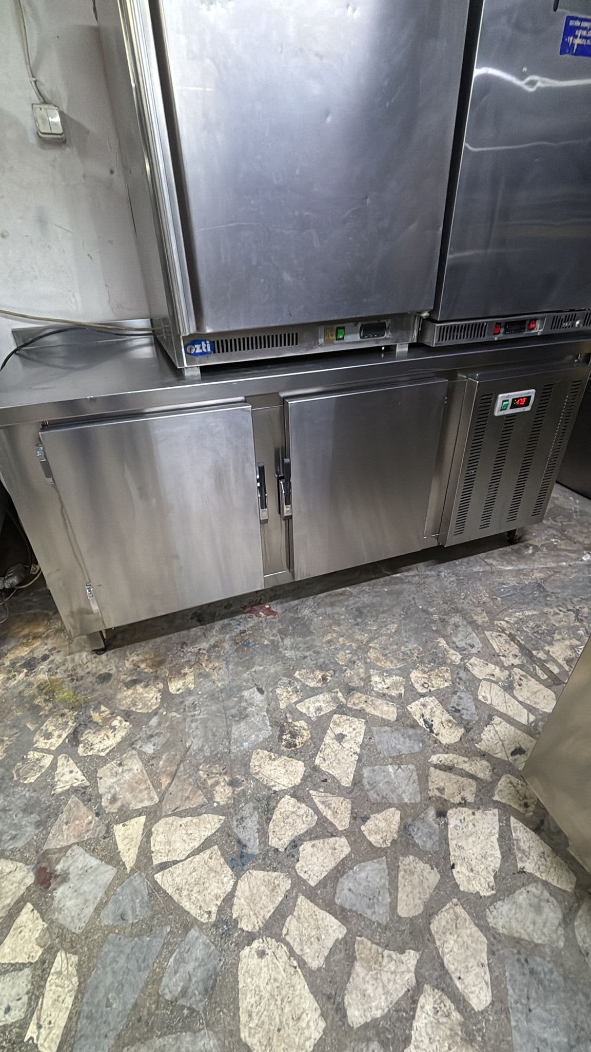 Özel üretim-18 dolap 180/70/85 iki kapak